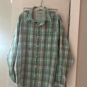 Like New - Men Columbia XL Long Sleeve PFG Omni-shade green and grey plaid